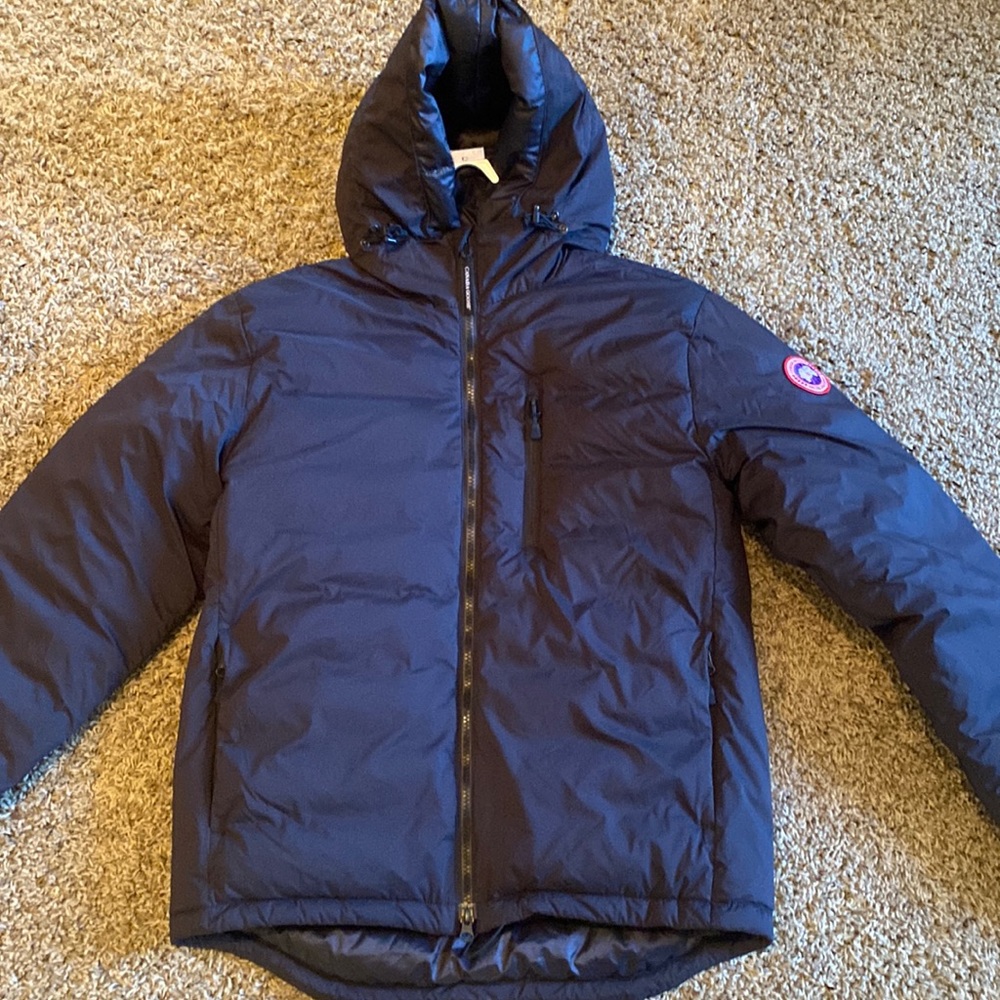 Mens Canada Goose Size Medium Jacket. Never Worn